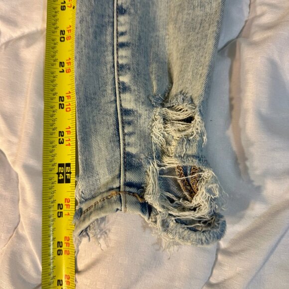 Light-Wash American Eagle Jeans Size 4 Inseam 25 inches straight - Picture 7 of 11